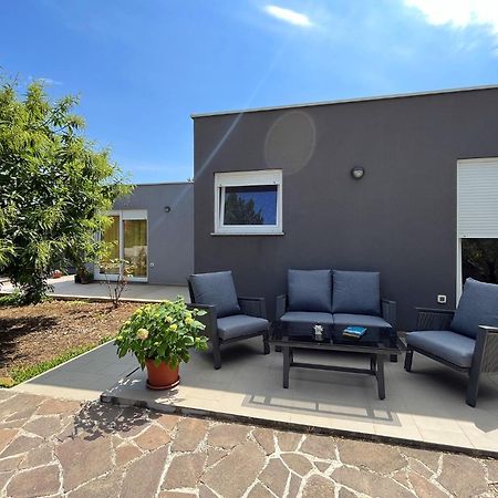 Holiday Apartment For Families And Couples In Pula, Stinjan Exterior photo